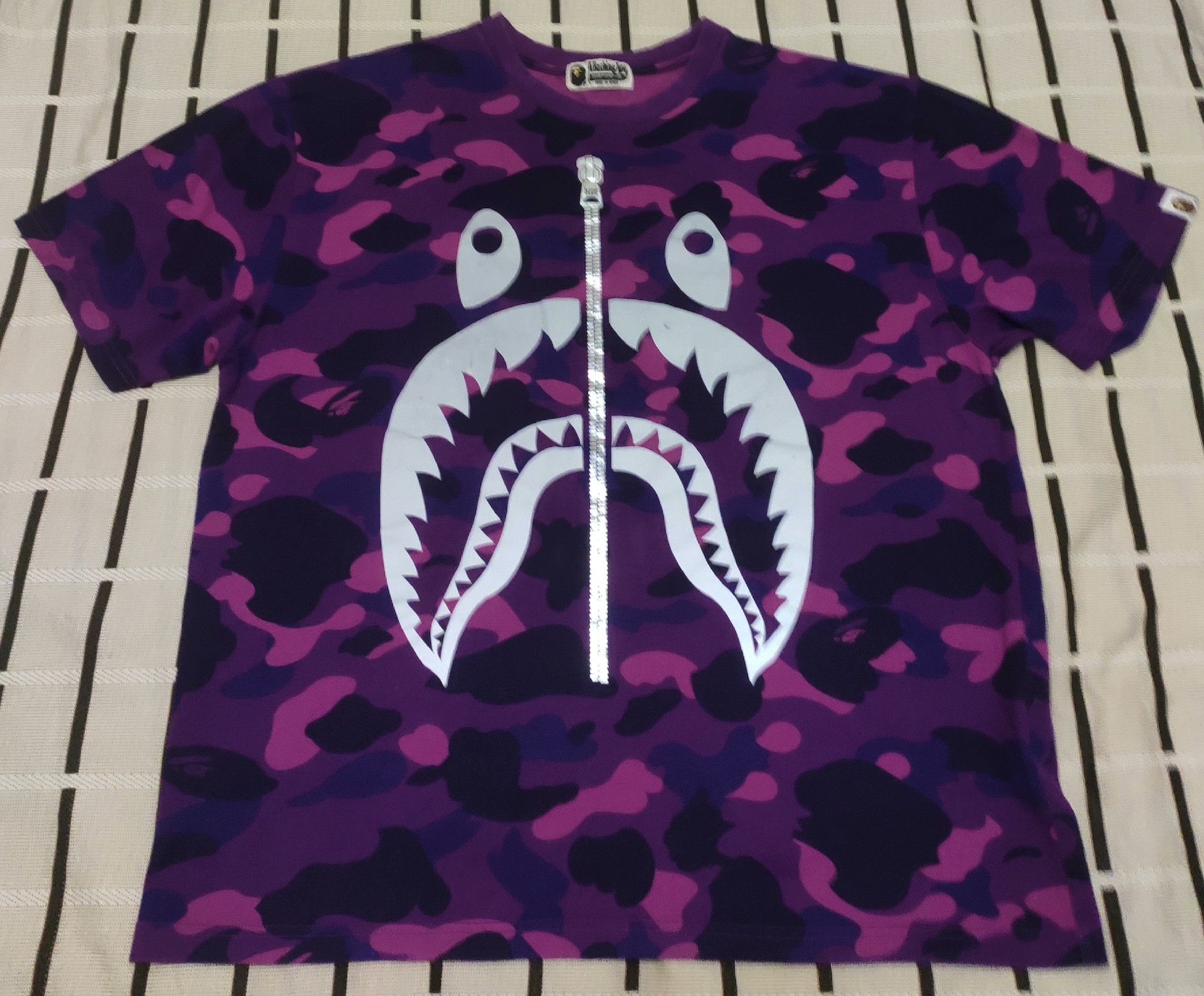 Bape Bape Shark Camo Purple T-Shirt M Men Size US M / EU 48-50 / 2 - 2 Thumbnail