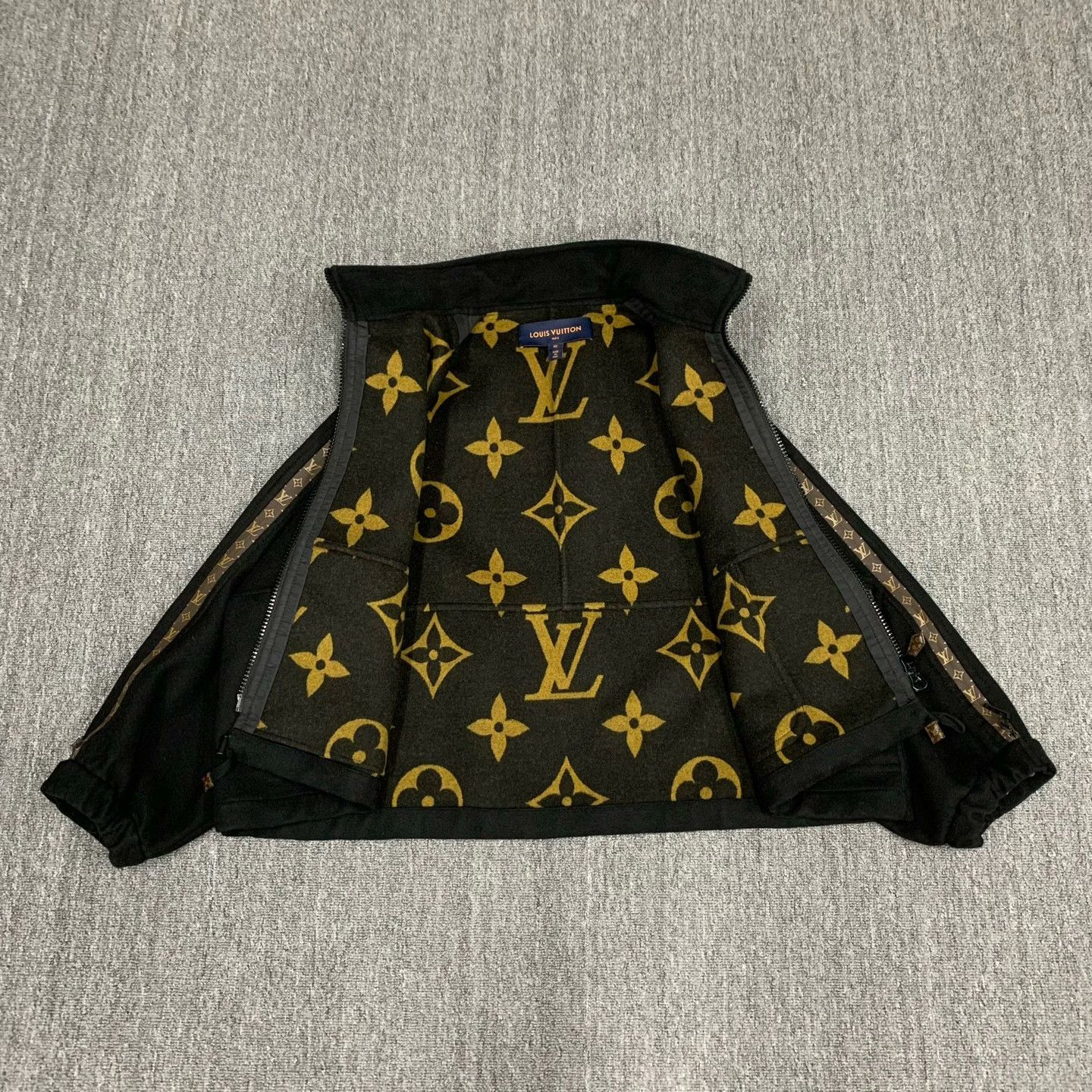 Louis Vuitton Louis Vuitton Black Heavy Coat 40 Men Size US M / EU 48-50 / 2 - 7 Thumbnail