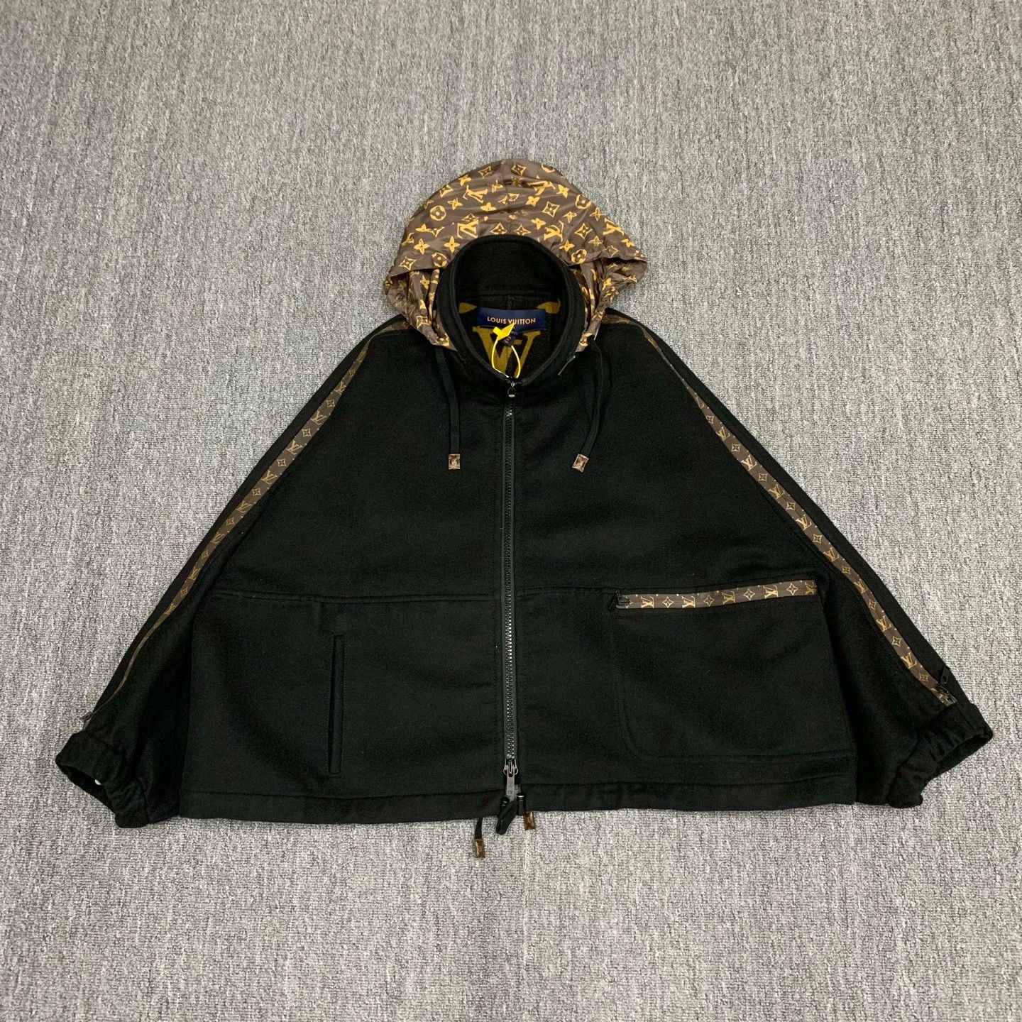 Louis Vuitton Louis Vuitton Black Heavy Coat 40 Men Size US M / EU 48-50 / 2 - 3 Thumbnail