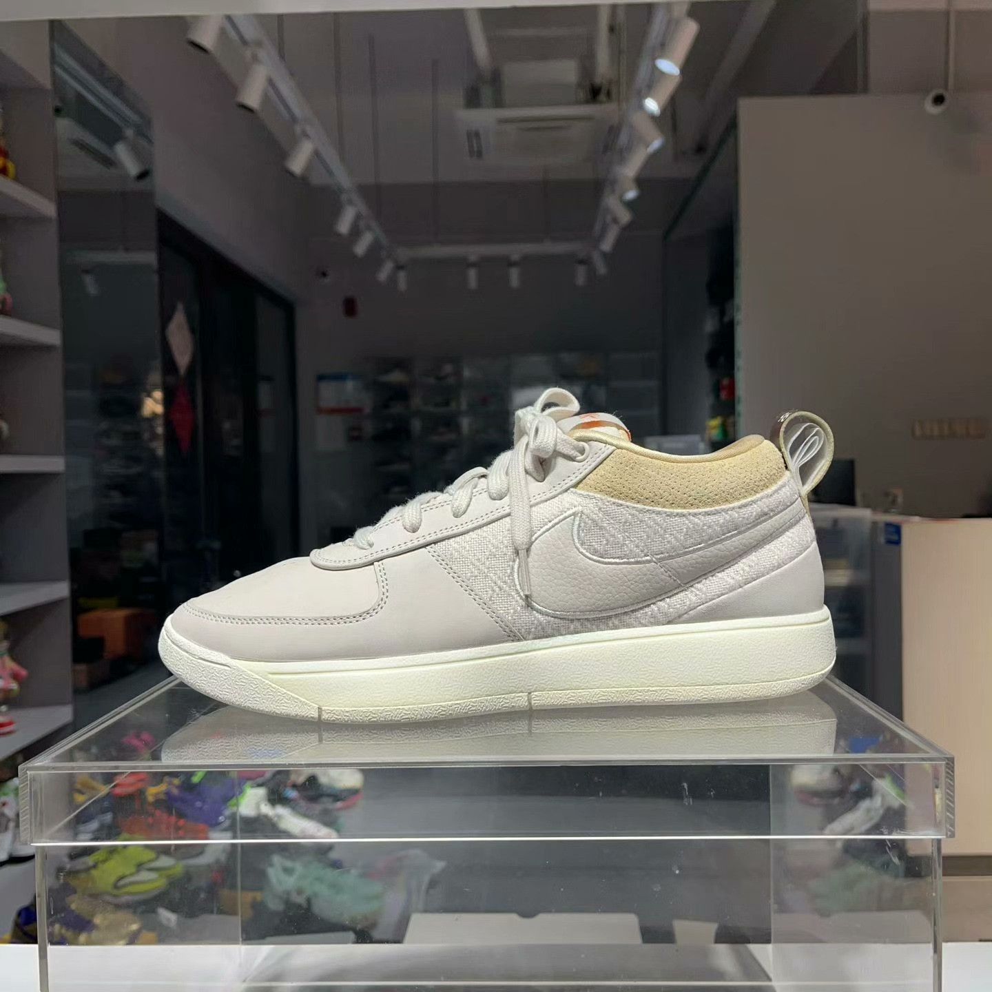 Nike Nike White Lowtop Sneakers 46 Men Size US 12 / EU 45 - 2 Thumbnail