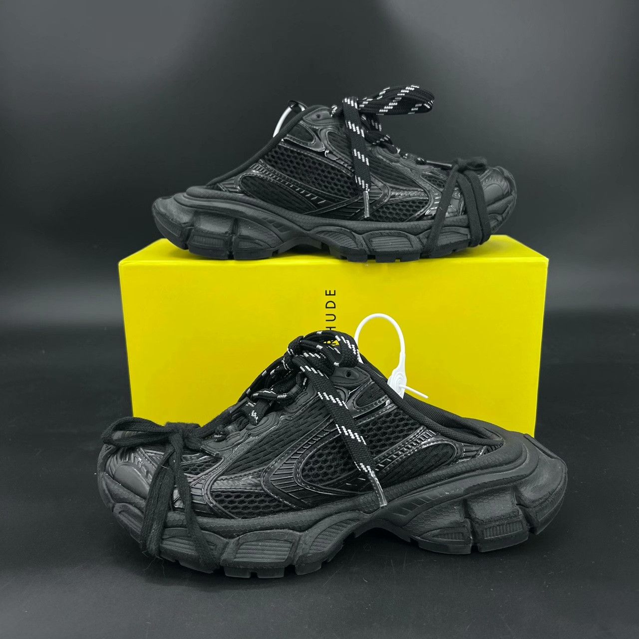 Balenciaga Balenciaga Black Lowtop Sneakers XXXL Men Size US 10 / EU 43 - 2 Thumbnail