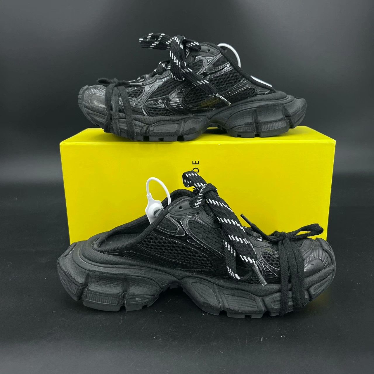 Balenciaga Balenciaga Black Lowtop Sneakers XXXL Men Size US 10 / EU 43 - 3 Thumbnail