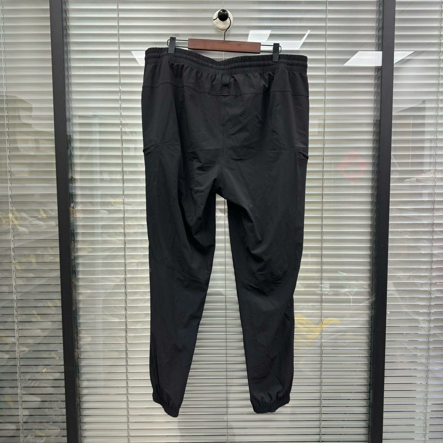 Lululemon Lululemon Black Sweatpants XXL Men Size US 38 / EU 54 - 2 Thumbnail