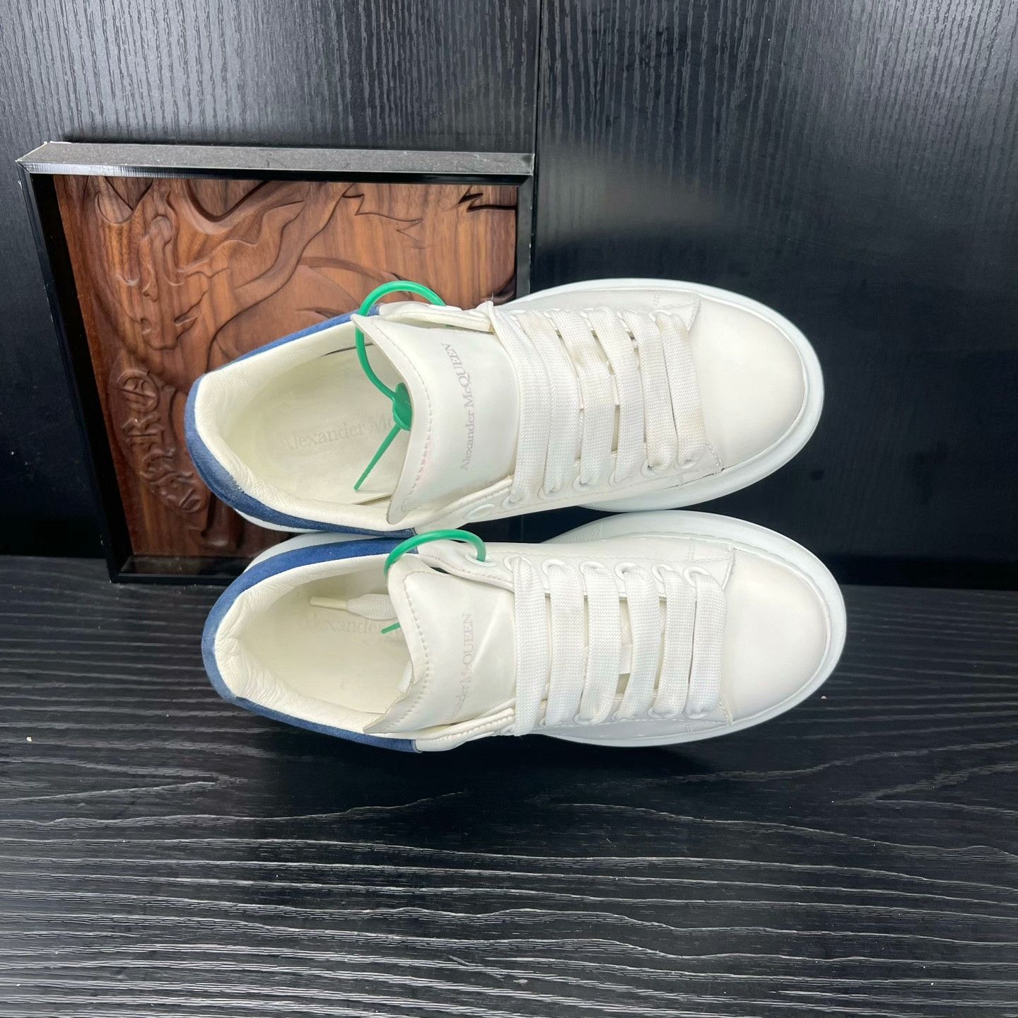 Alexander McQueen Alexander McQueen Blue Lowtop Sneakers 35 Women Size US 5 / IT 35 - 4 Thumbnail