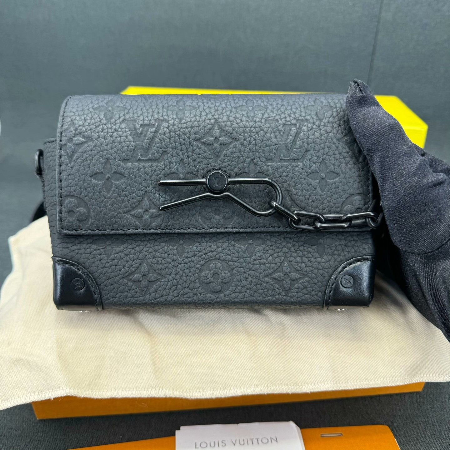 Louis Vuitton Louis Vuitton Black Shoulder Bag M Women Size ONE SIZE - 2 Thumbnail