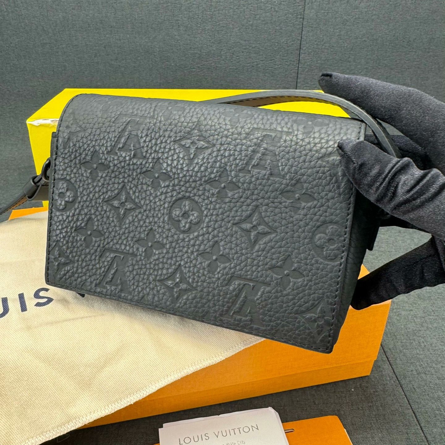 Louis Vuitton Louis Vuitton Black Shoulder Bag M Women Size ONE SIZE - 4 Thumbnail