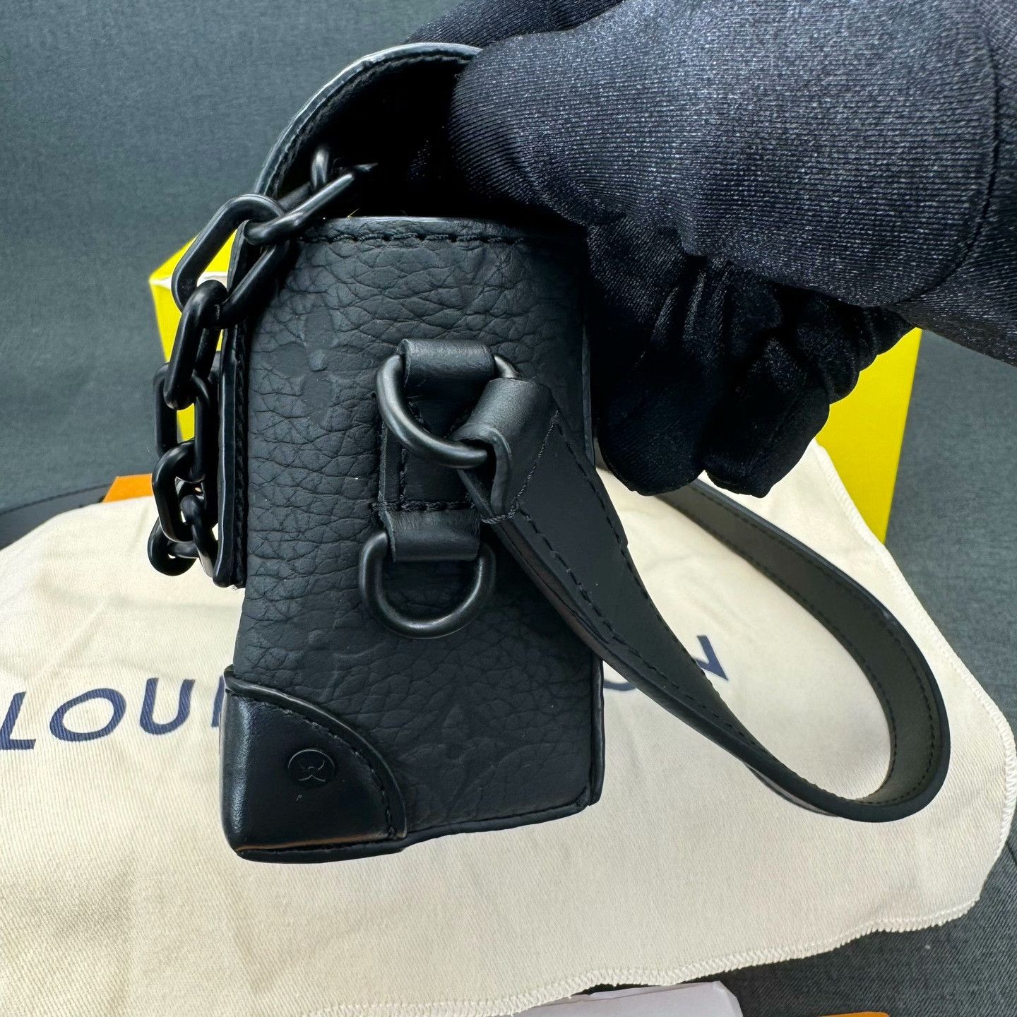 Louis Vuitton Louis Vuitton Black Shoulder Bag M Women Size ONE SIZE - 5 Thumbnail