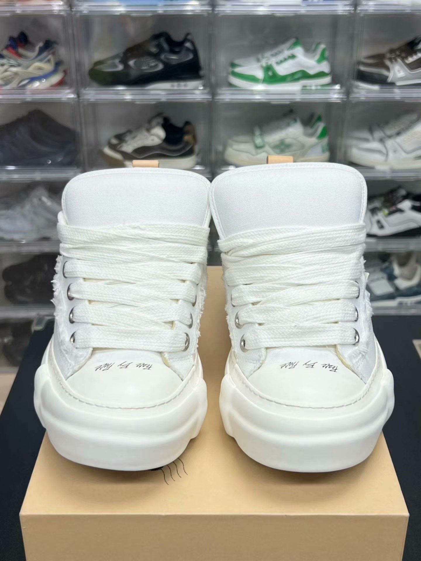 Other White Lowtop Sneakers 41 Men Size US 8.5 / EU 41-42 - 2 Thumbnail
