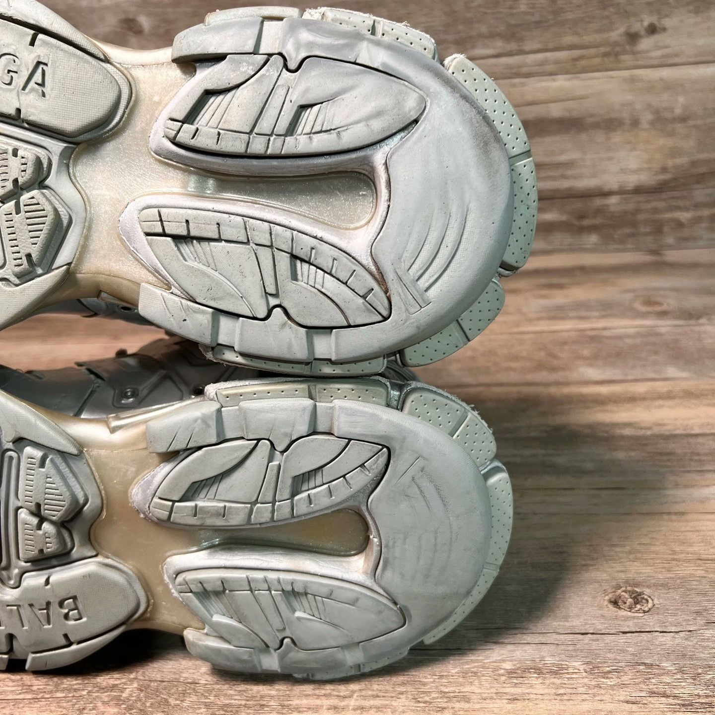 Balenciaga Balenciaga Silver Lowtop Sneakers 42 Men Size US 9 / EU 42 - 7 Thumbnail
