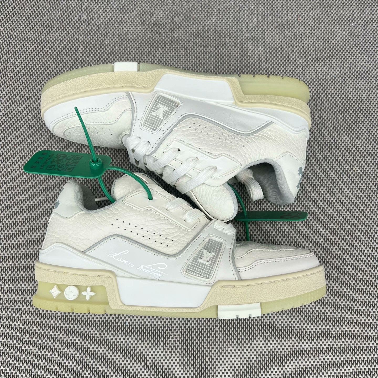 Louis Vuitton Louis Vuitton Training White Lowtop Sneakers 34 Women Size US 4 / IT 34 - 3 Thumbnail
