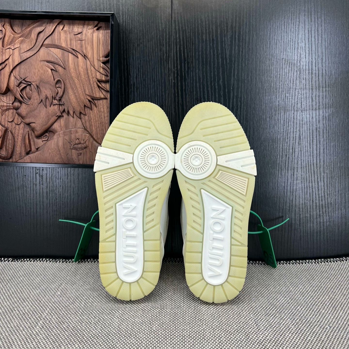 Louis Vuitton Louis Vuitton Training White Lowtop Sneakers 34 Women Size US 4 / IT 34 - 8 Thumbnail