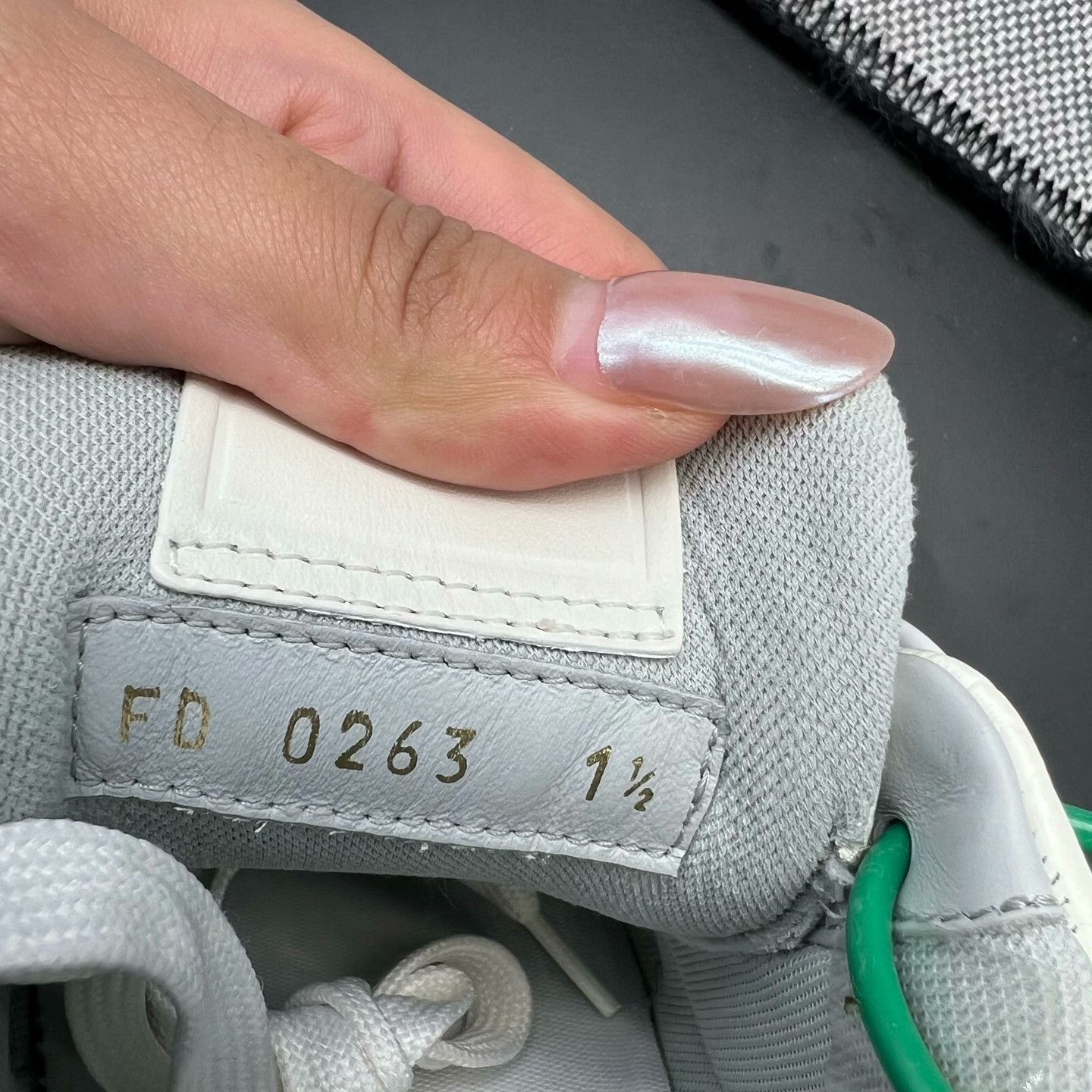 Louis Vuitton Louis Vuitton Training White Lowtop Sneakers 34 Women Size US 4 / IT 34 - 6 Thumbnail