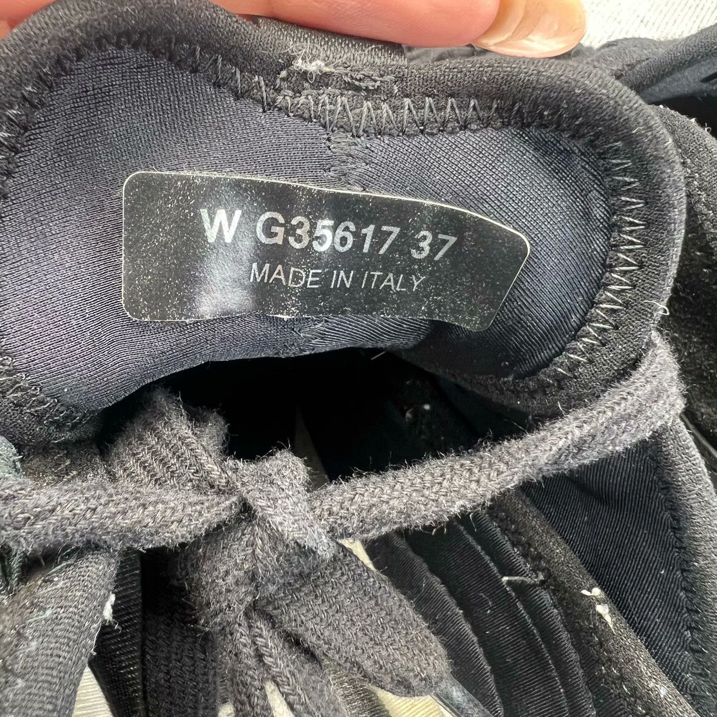 Chanel Chanel Black Lowtop Sneakers 37 Women Size US 6.5 / IT 36.5 - 6 Thumbnail