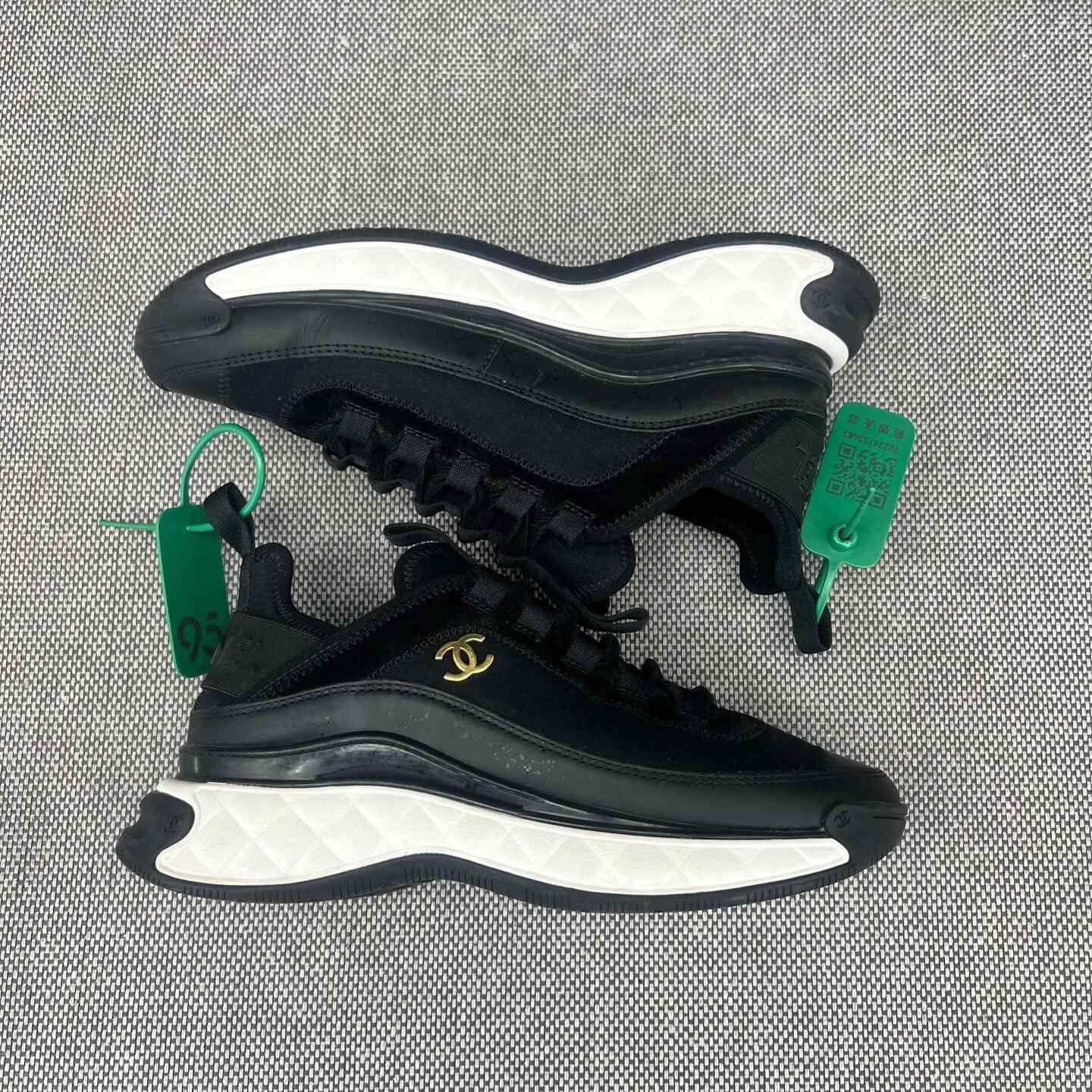 Chanel Chanel Black Lowtop Sneakers 37 Women Size US 6.5 / IT 36.5 - 3 Thumbnail