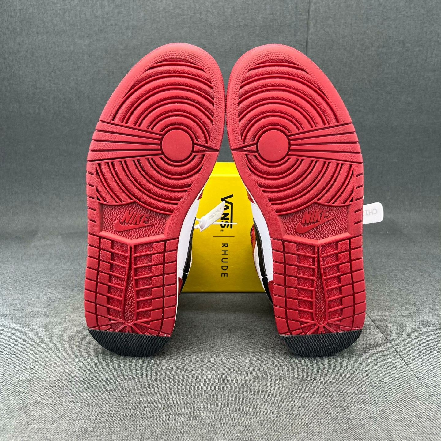 Nike Nike AJ1 Red Lowtop Sneakers 42 Men Size US 9 / EU 42 - 7 Thumbnail