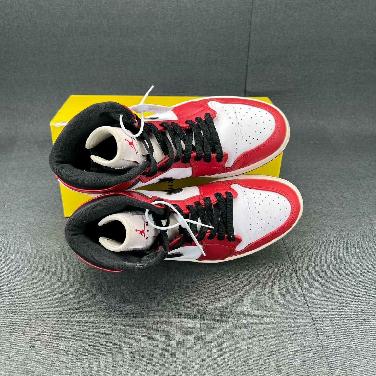 Nike Nike AJ1 Red Lowtop Sneakers 42 Men Size US 9 / EU 42 - 8 Thumbnail