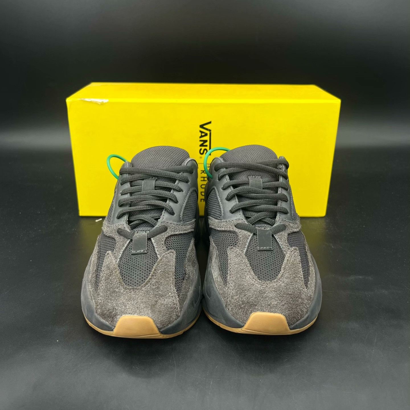 Yeezy Yeezy Black Lowtop Sneakers 36 Men Size US 5 / EU 37 - 3 Thumbnail