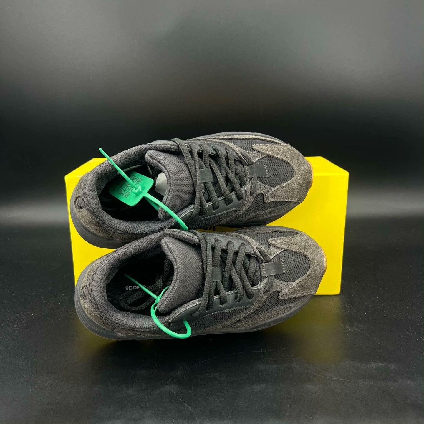 Yeezy Yeezy Black Lowtop Sneakers 36 Men Size US 5 / EU 37 - 7 Thumbnail