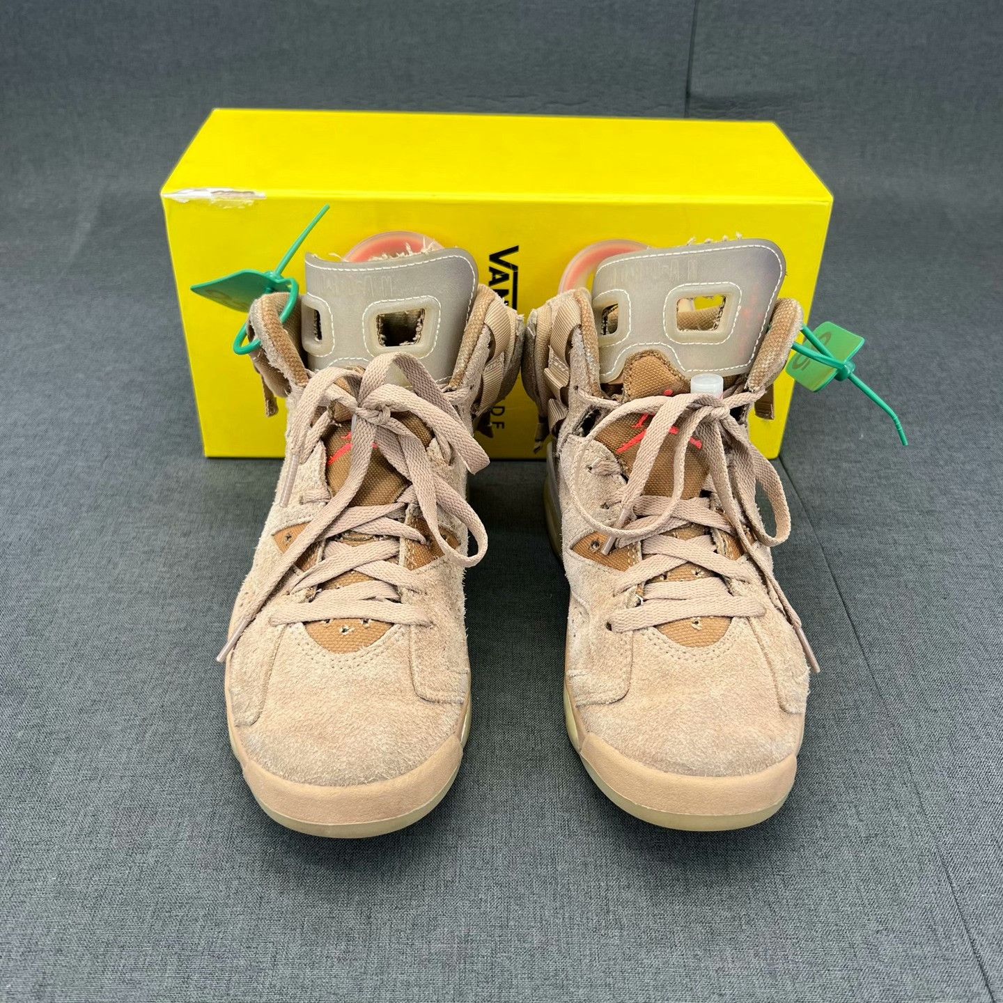 Nike Nike AJ6 Beige Lowtop Sneakers 37 Men Size US 5 / EU 37 - 4 Thumbnail