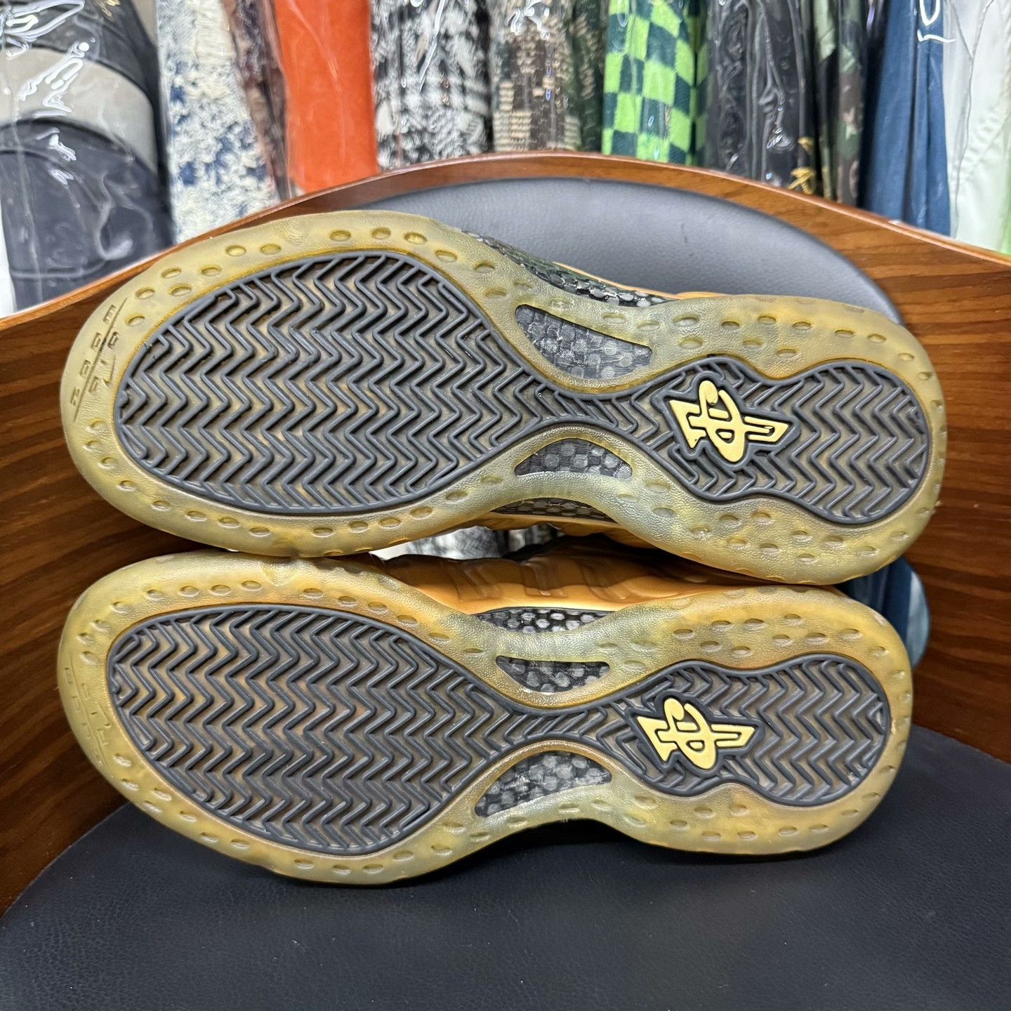 Nike Nike Gold Lowtop Sneakers 41 Men Size US 8.5 / EU 41-42 - 9 Thumbnail