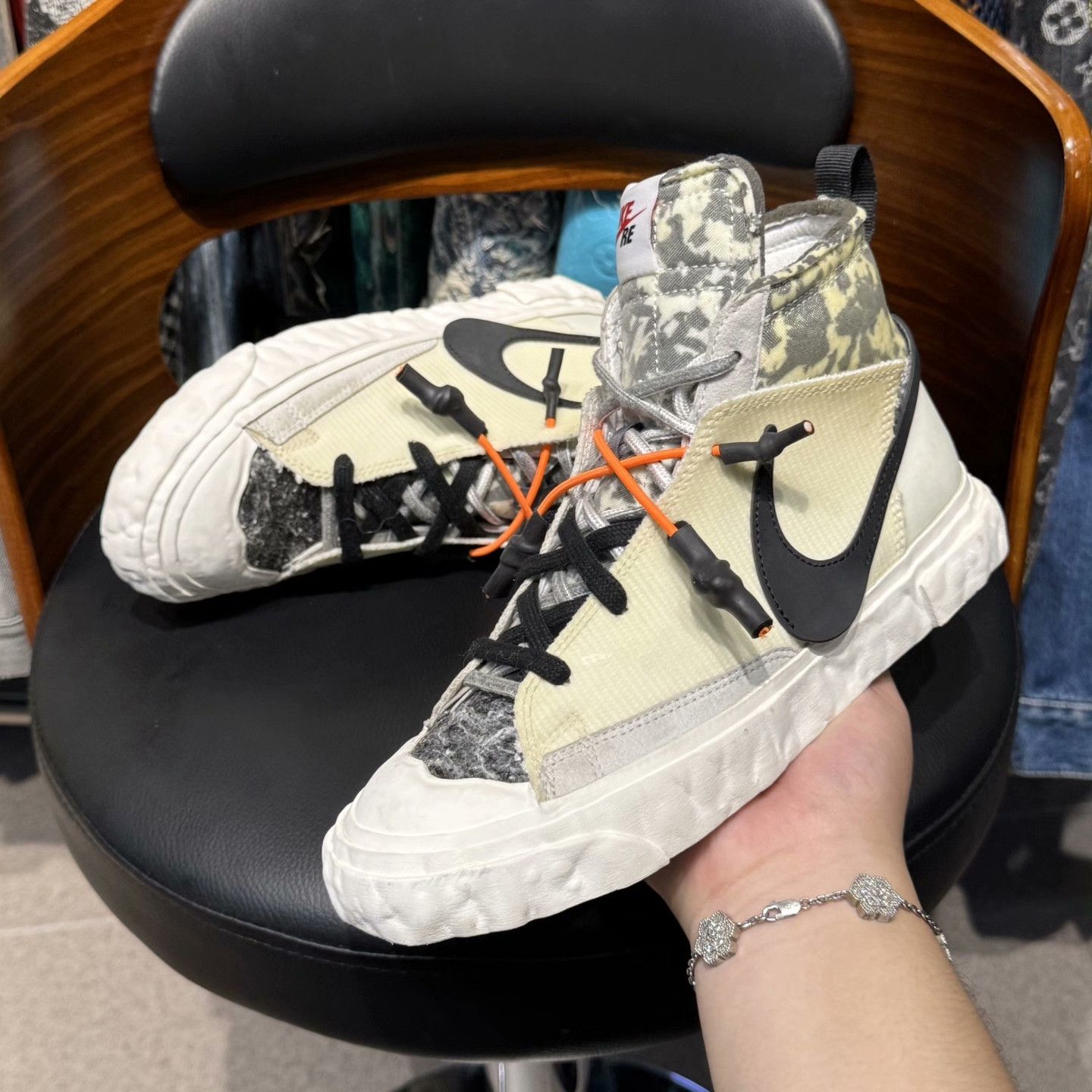 Nike Nike BLAZER White Lowtop Sneakers 37 Men Size US 5 / EU 37 - 4 Thumbnail