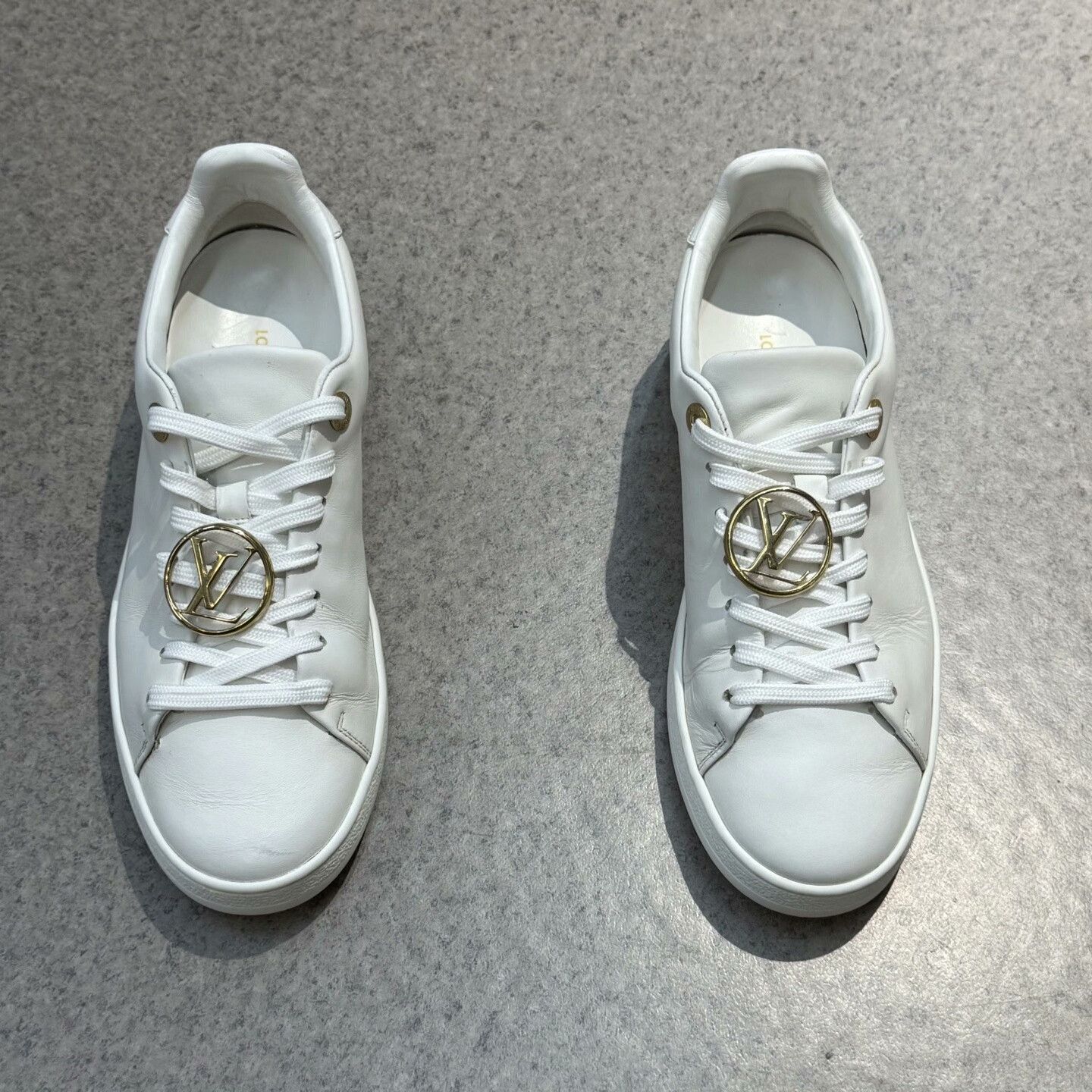 Louis Vuitton Louis Vuitton White Lowtop Sneakers 35 Women Size US 5 / IT 35 - 5 Thumbnail