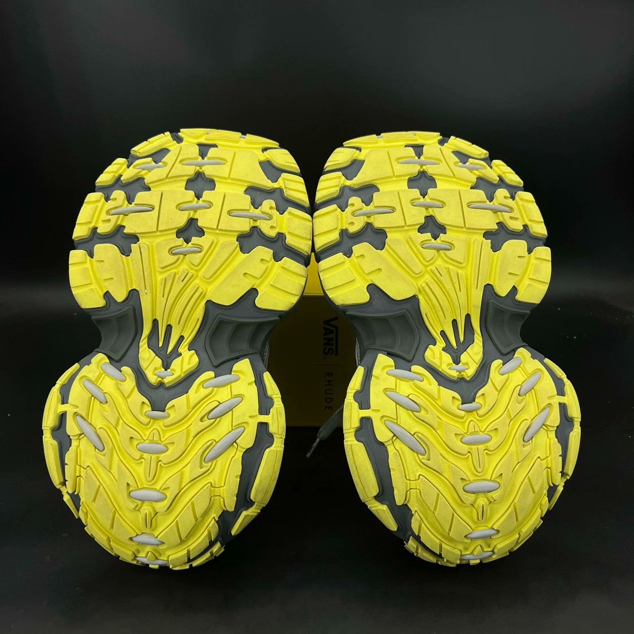 Balenciaga Balenciaga Yellow Lowtop Sneakers XL Men Size US 10 / EU 43 - 4 Thumbnail