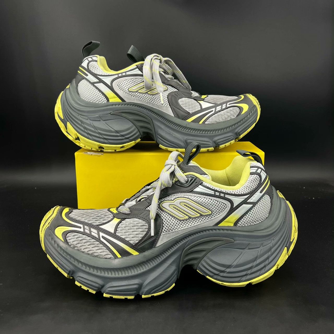 Balenciaga Balenciaga Yellow Lowtop Sneakers XL Men Size US 10 / EU 43 - 8 Thumbnail