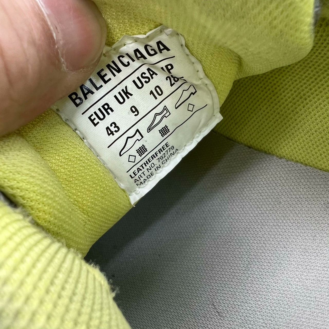 Balenciaga Balenciaga Yellow Lowtop Sneakers XL Men Size US 10 / EU 43 - 7 Thumbnail