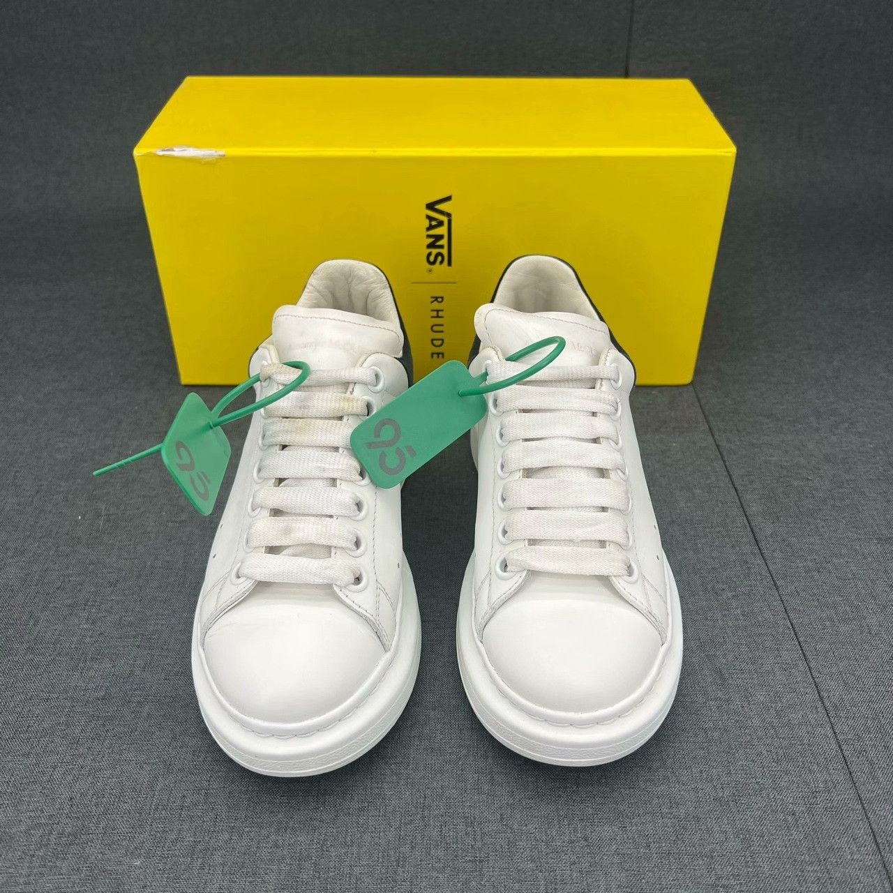 Alexander McQueen Alexander McQueen Black Lowtop Sneakers 36 Women Size US 6 / IT 36 - 7 Thumbnail