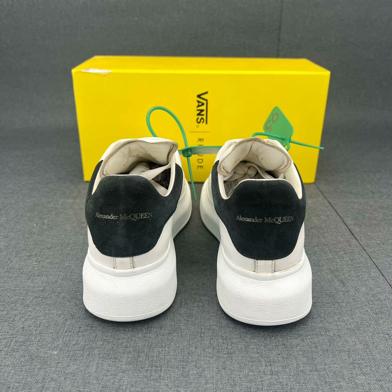 Alexander McQueen Alexander McQueen Black Lowtop Sneakers 36 Women Size US 6 / IT 36 - 6 Thumbnail
