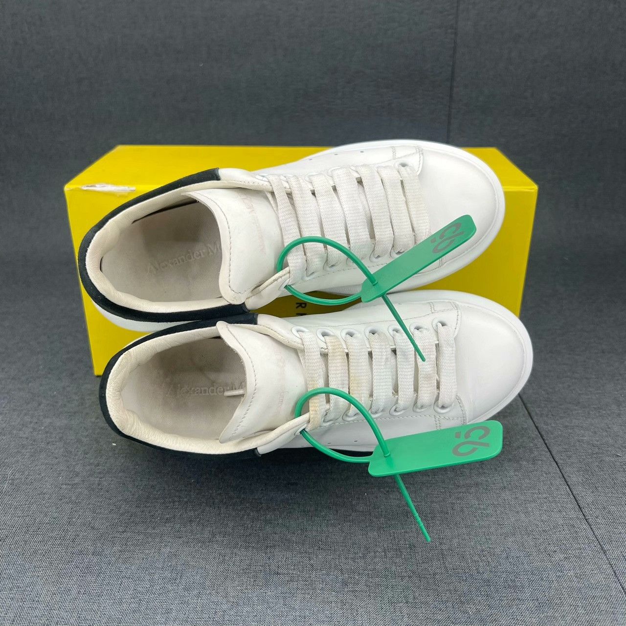Alexander McQueen Alexander McQueen Black Lowtop Sneakers 36 Women Size US 6 / IT 36 - 4 Thumbnail