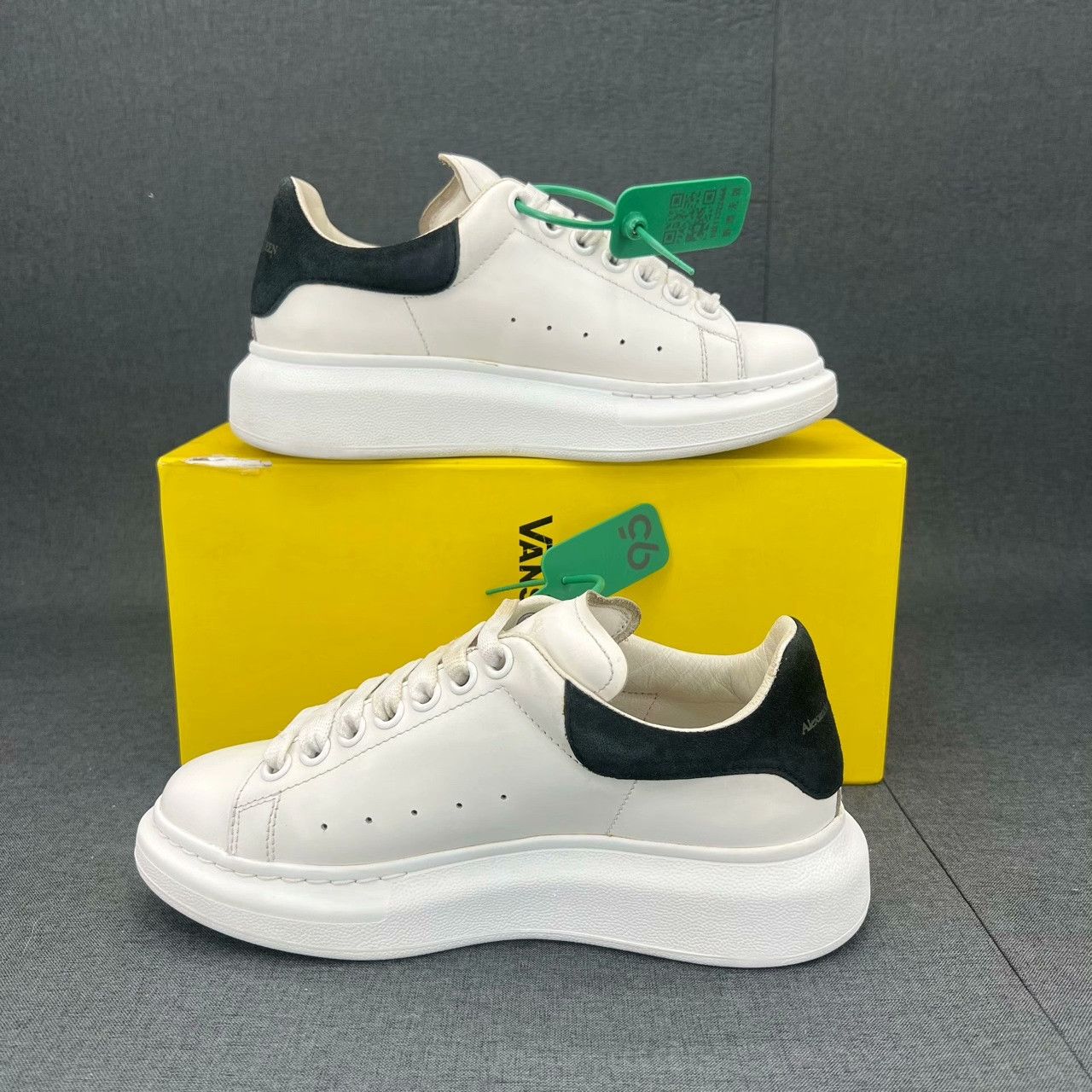 Alexander McQueen Alexander McQueen Black Lowtop Sneakers 36 Women Size US 6 / IT 36 - 3 Thumbnail
