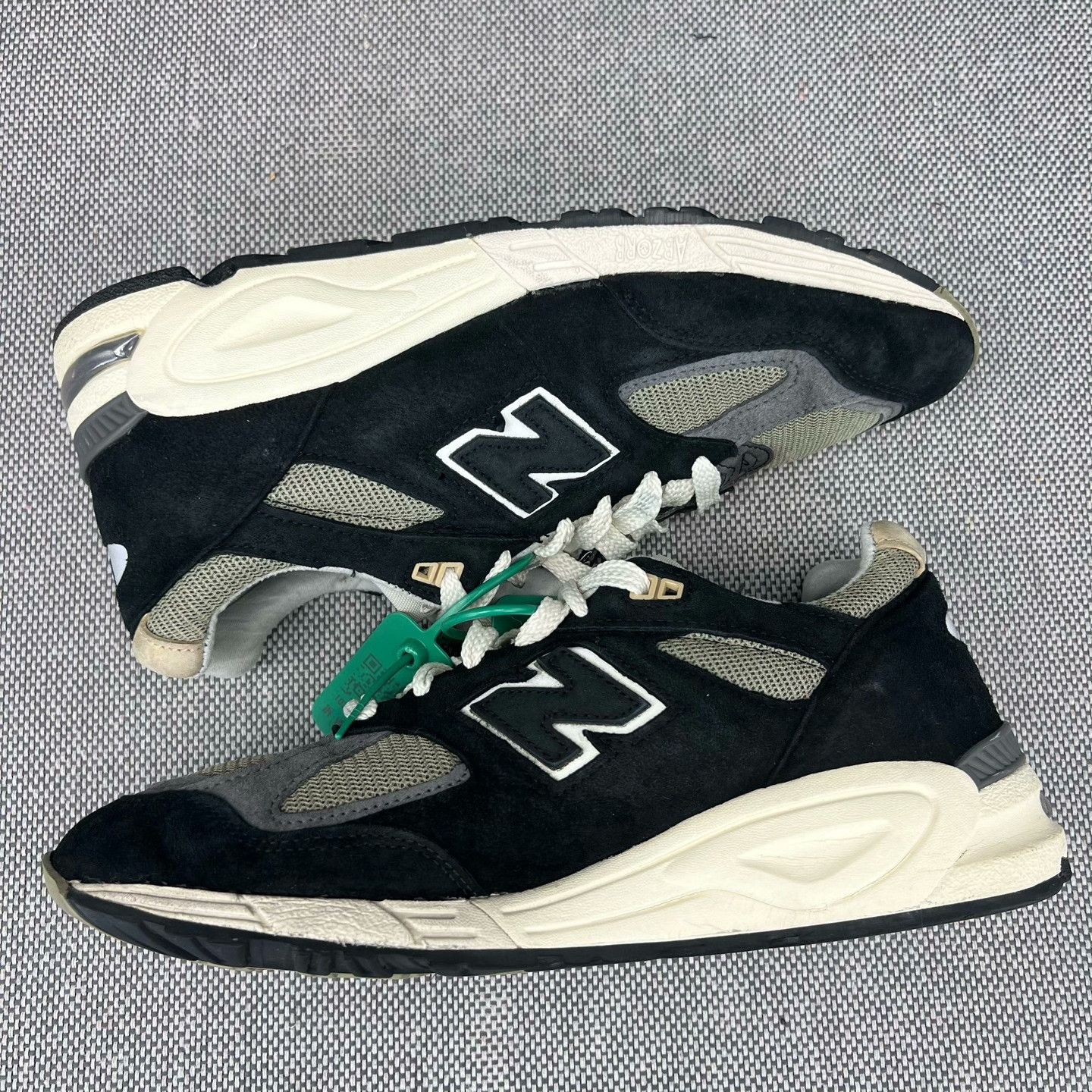 New Balance New Balance Black Lowtop Sneakers 43 Men Size US 10 / EU 43 - 2 Thumbnail