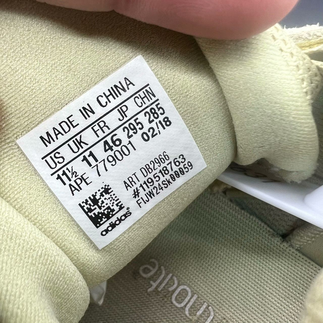 Yeezy Yeezy Yellow Lowtop Sneakers 46 Men Size US 12 / EU 45 - 7 Thumbnail