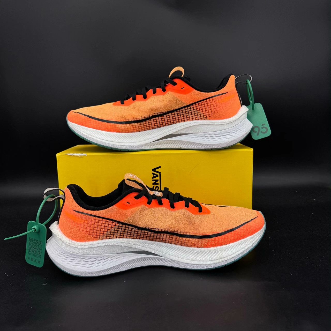 Li-Ning Li-Ning Glow Orange Lowtop Sneakers 44 Men Size US 10.5 / EU 43-44 - 3 Thumbnail