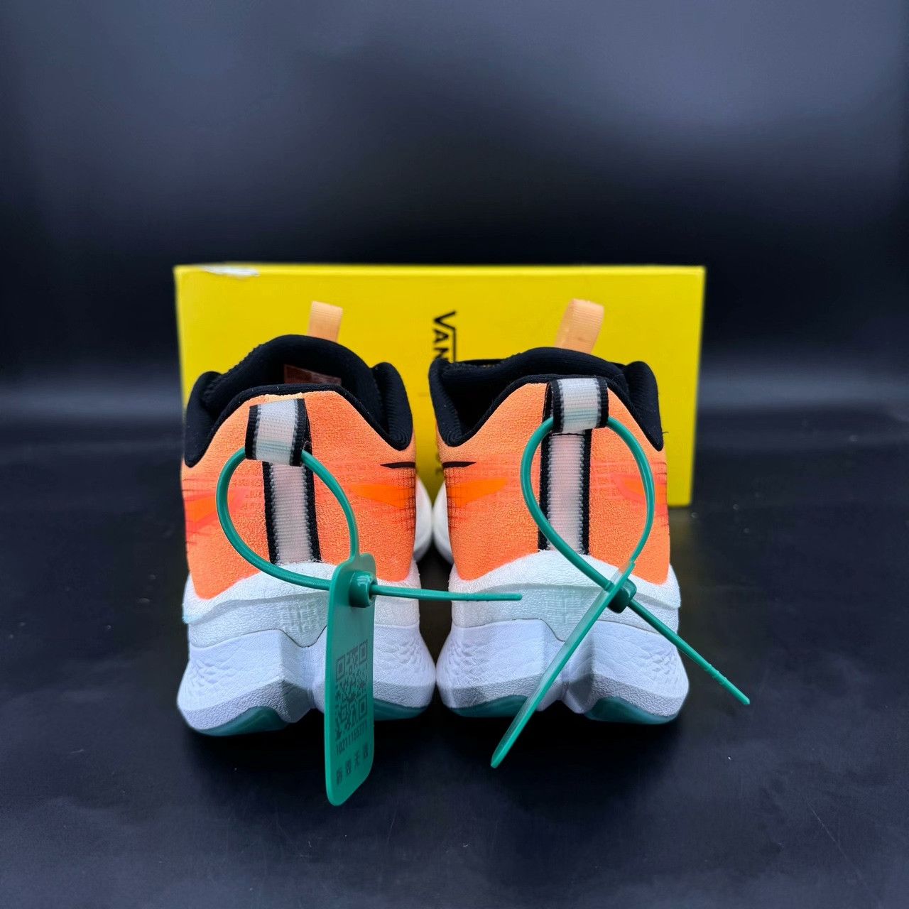 Li-Ning Li-Ning Glow Orange Lowtop Sneakers 44 Men Size US 10.5 / EU 43-44 - 5 Thumbnail
