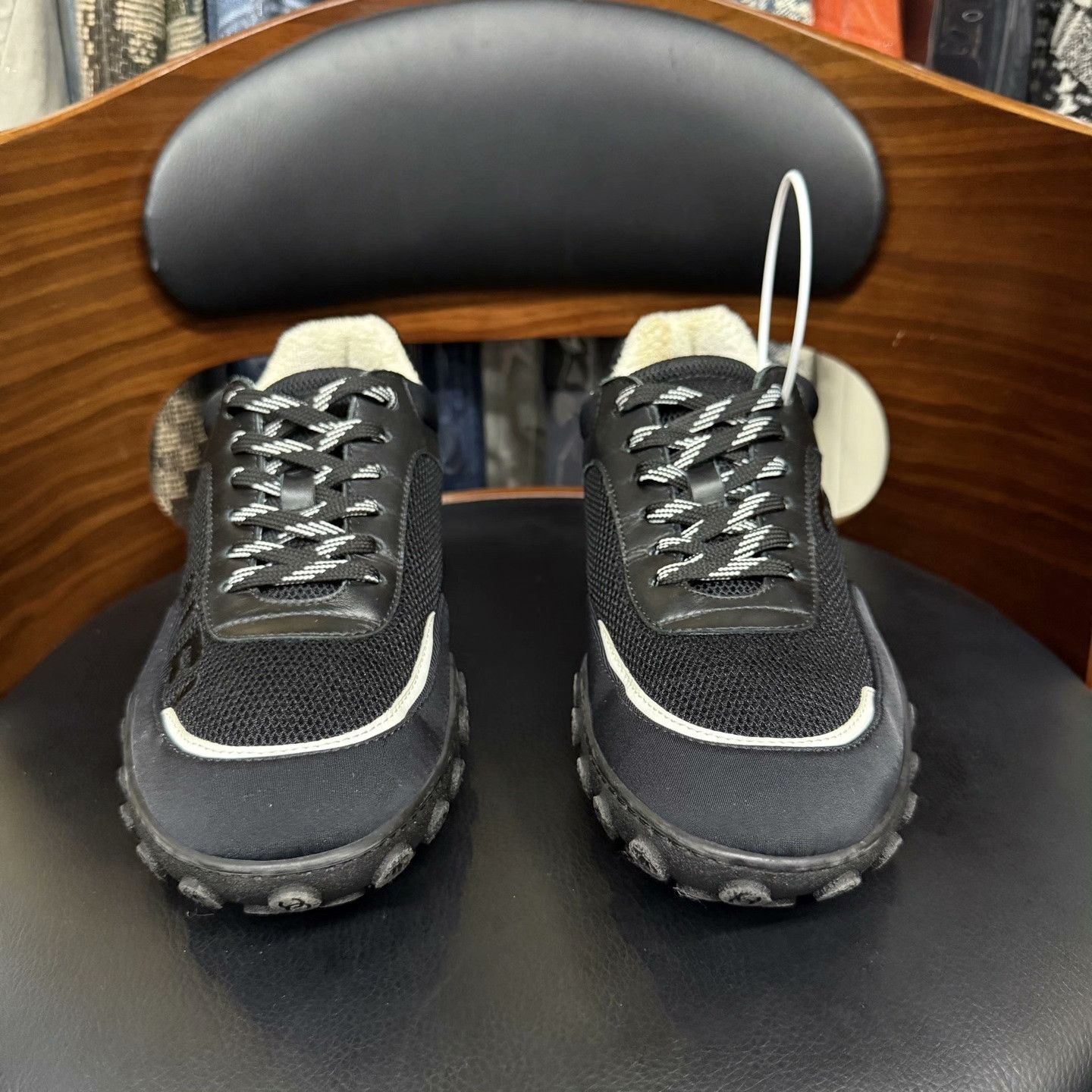 Chanel Chanel Black Lowtop Sneakers 39 Women Size US 8.5 / IT 38.5 - 2 Thumbnail