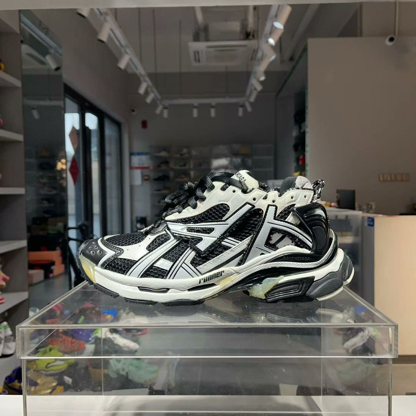 Balenciaga Balenciaga Running Black Lowtop Sneakers 41 Men Size US 8.5 / EU 41-42 - 2 Thumbnail