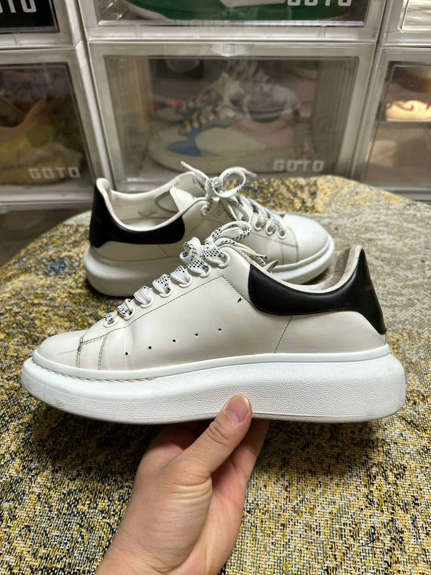 Alexander McQueen Alexander McQueen Black Lowtop Sneakers 40 Men Size US 8 / EU 41 - 2 Thumbnail