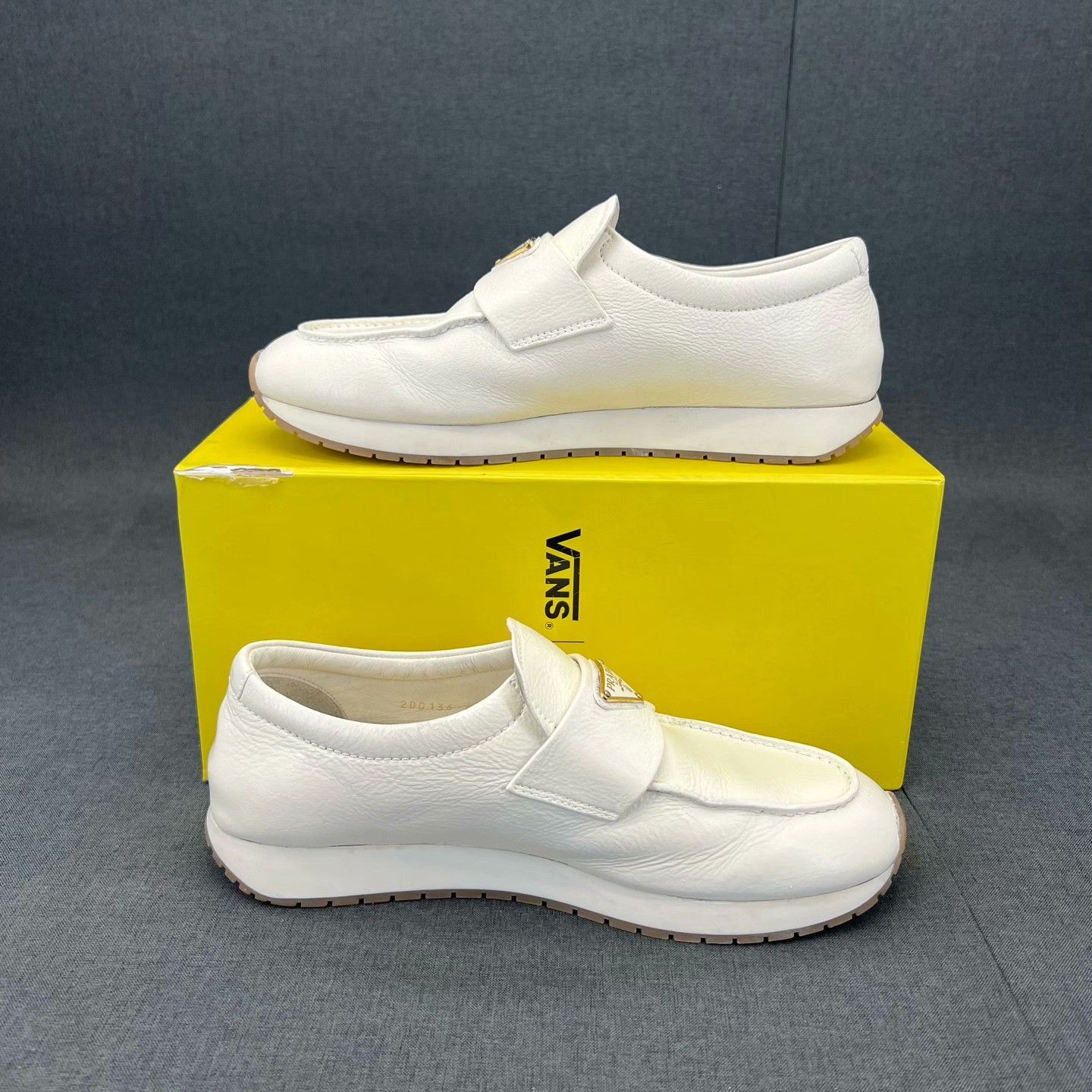 Prada Prada White Lowtop Sneakers 40 Men Size US 7.5 / EU 40-41 - 2 Thumbnail