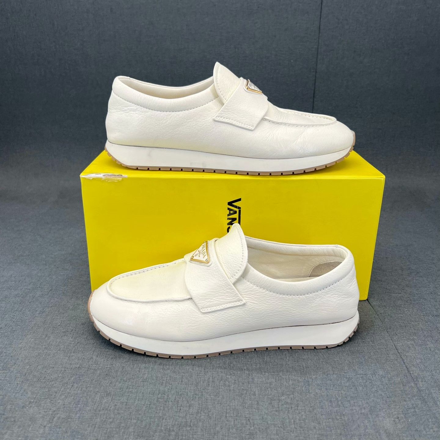 Prada Prada White Lowtop Sneakers 40 Men Size US 7.5 / EU 40-41 - 3 Thumbnail