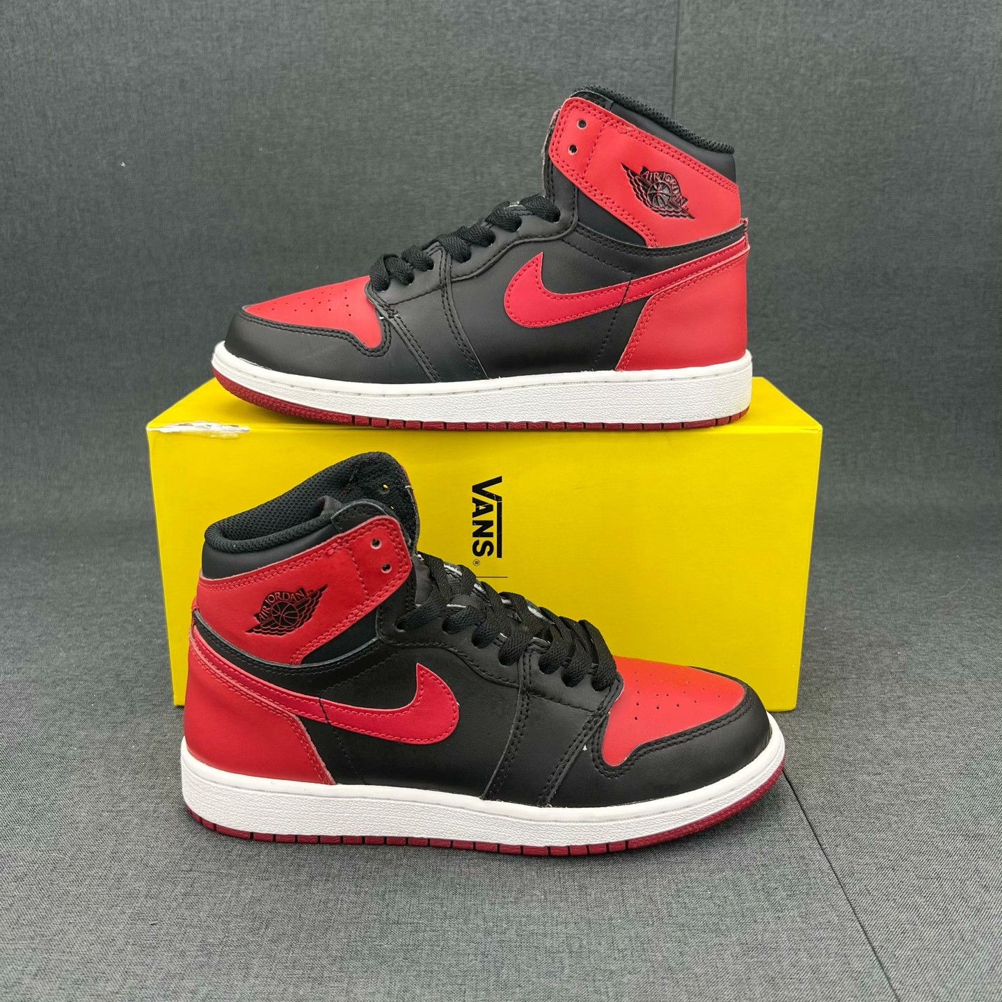 Nike Nike AJ1 Black Lowtop Sneakers 38 Men Size US 6 / EU 39 - 2 Thumbnail