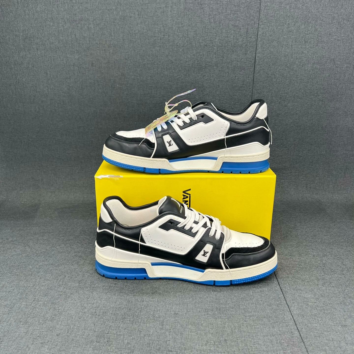 Louis Vuitton Louis Vuitton Training Blue Lowtop Sneakers 43.5 Men Size US 10.5 / EU 43-44 - 2 Thumbnail