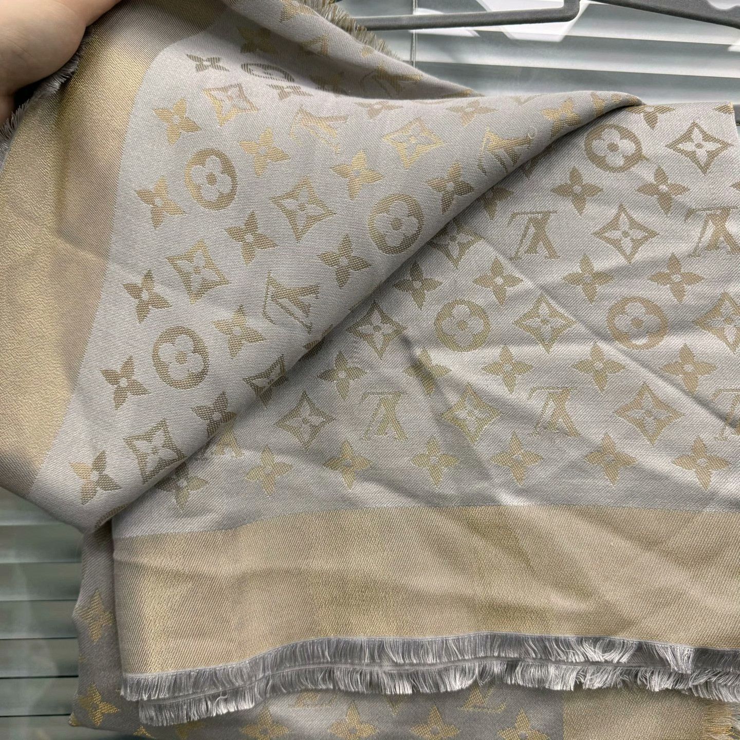 Louis Vuitton Louis Vuitton Silk Gold Scarf S Men Size ONE SIZE - 5 Thumbnail