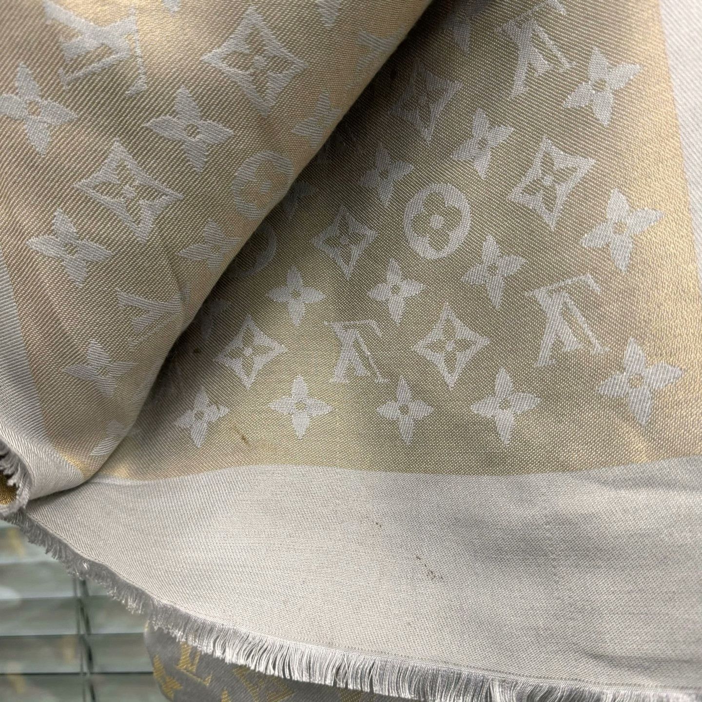 Louis Vuitton Louis Vuitton Silk Gold Scarf S Men Size ONE SIZE - 3 Thumbnail
