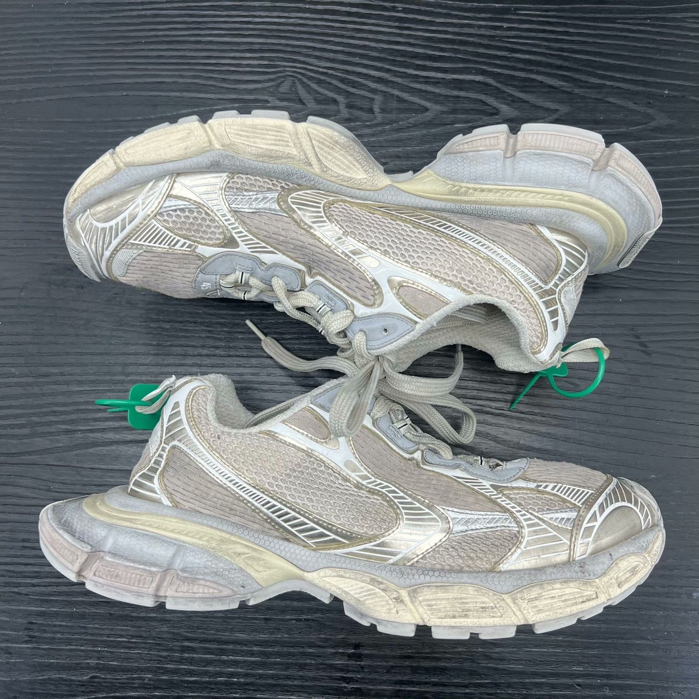 Balenciaga Balenciaga Beige Lowtop Sneakers XXXL Men Size US 10 / EU 43 - 2 Thumbnail