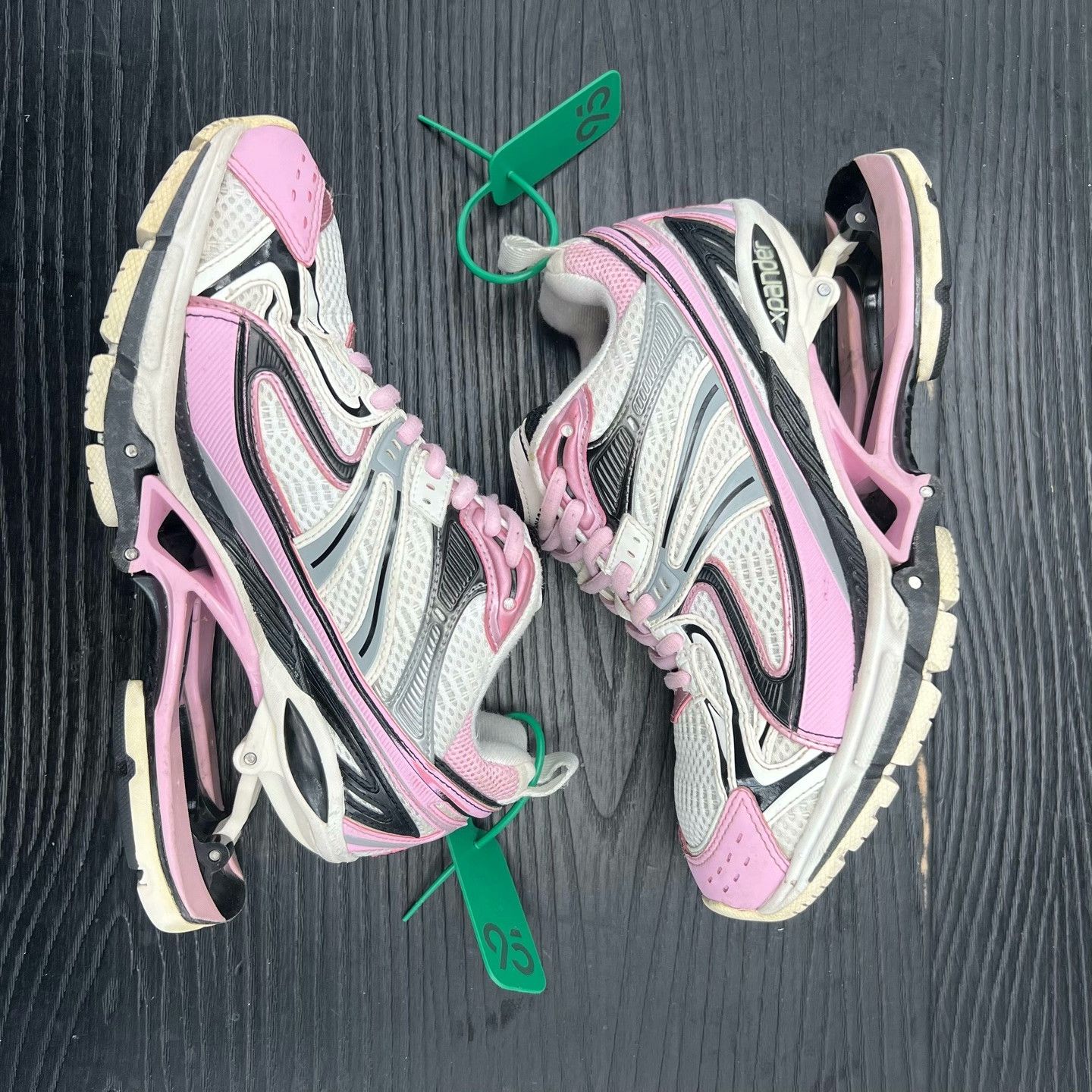 Balenciaga Balenciaga Pink Lowtop Sneakers 36 Women Size US 6 / IT 36 - 3 Thumbnail