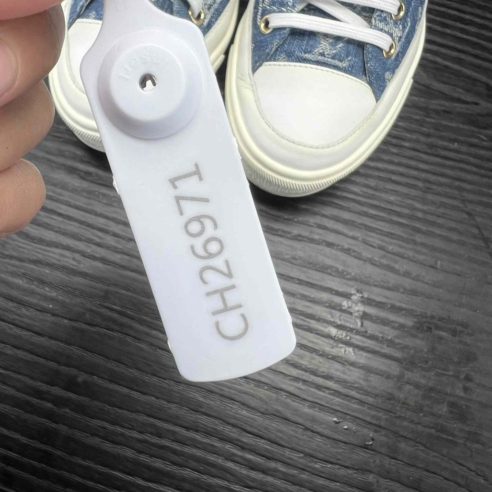 Louis Vuitton Louis Vuitton Denim Blue Lowtop Sneakers 35 Women Size US 5 / IT 35 - 9 Thumbnail