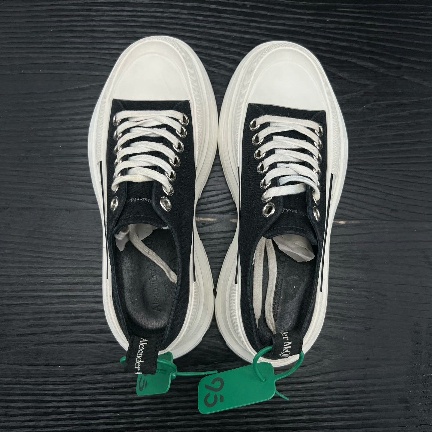 Alexander McQueen Alexander McQueen Black Lowtop Sneakers 38 Women Size US 7.5 / IT 37.5 - 7 Thumbnail